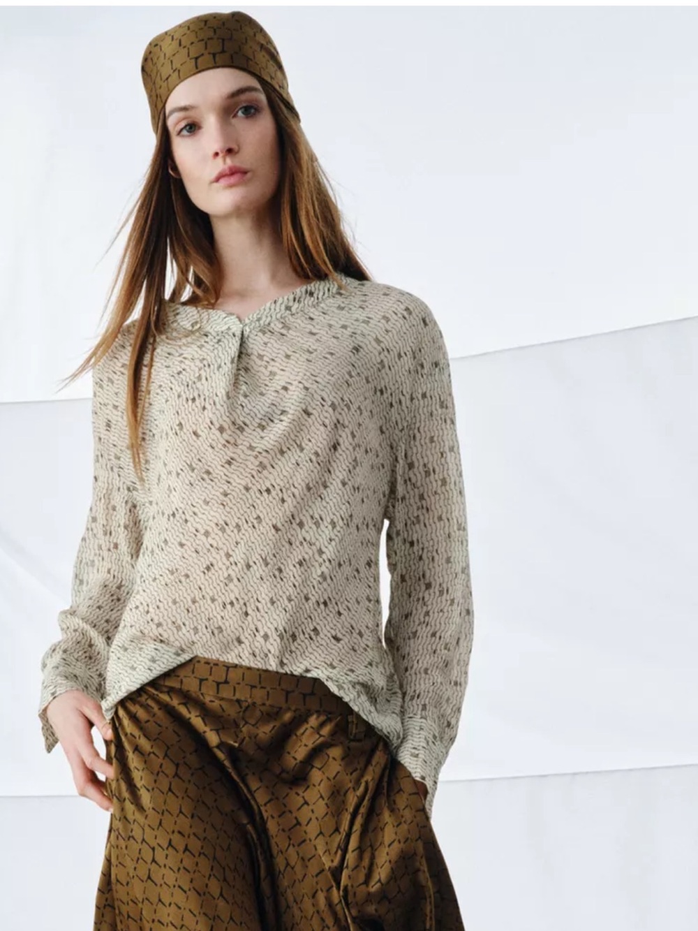 Zara Cream Textured Long-Sleeve Blouse with Black Fleck Size Small